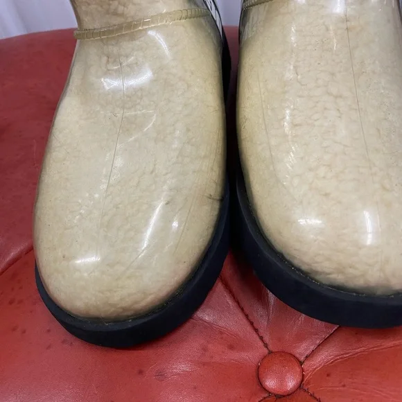 UGG  Cream and Black Boots - Picture 3 of 8